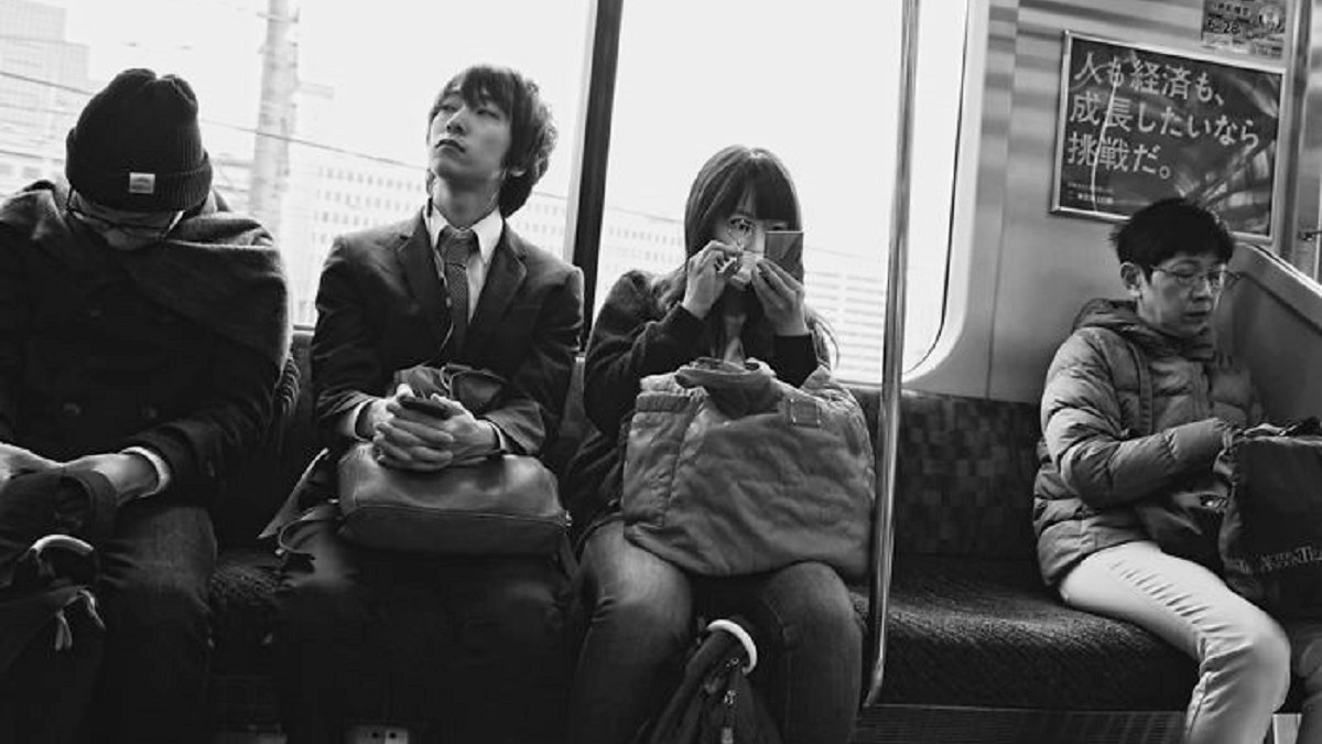 Життя японців у потягах - фото 1