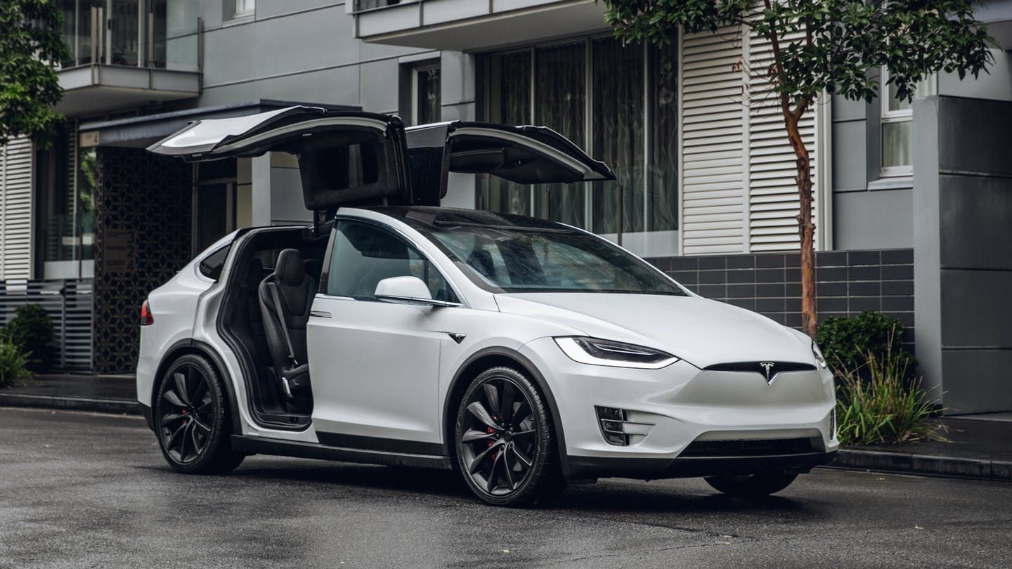 Tesla Model X - фото 1