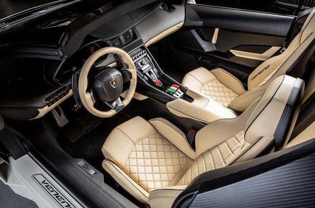 Колекцію машин віцепрезидента африканської країни продали за шалену суму - фото 358490