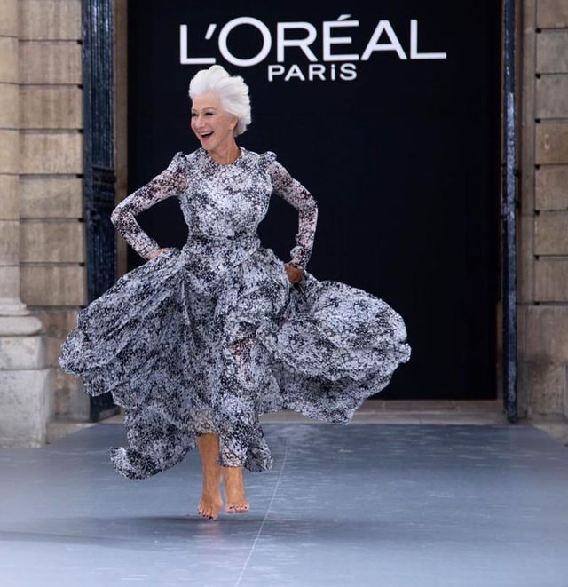 Українська дизайнерка стала моделлю на показі в Парижі: спокусливі фото - фото 358514