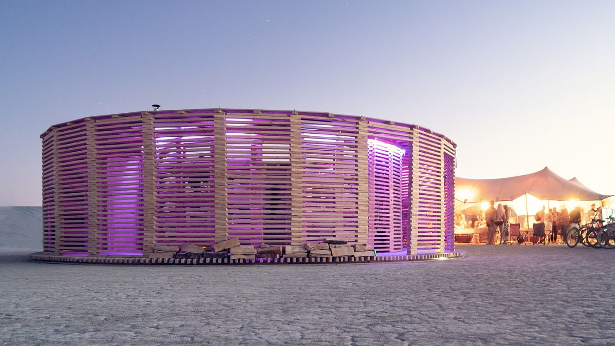 Дерев'яна сауна на фестивалі Burning Man - фото 1