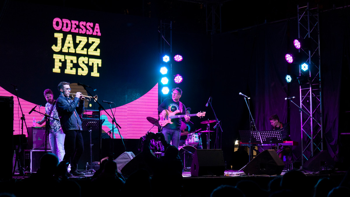 Коктейль з вишуканої музики та напоїв – в Україні відбувся ХІХ фестиваль Odessa JazzFest - фото 1