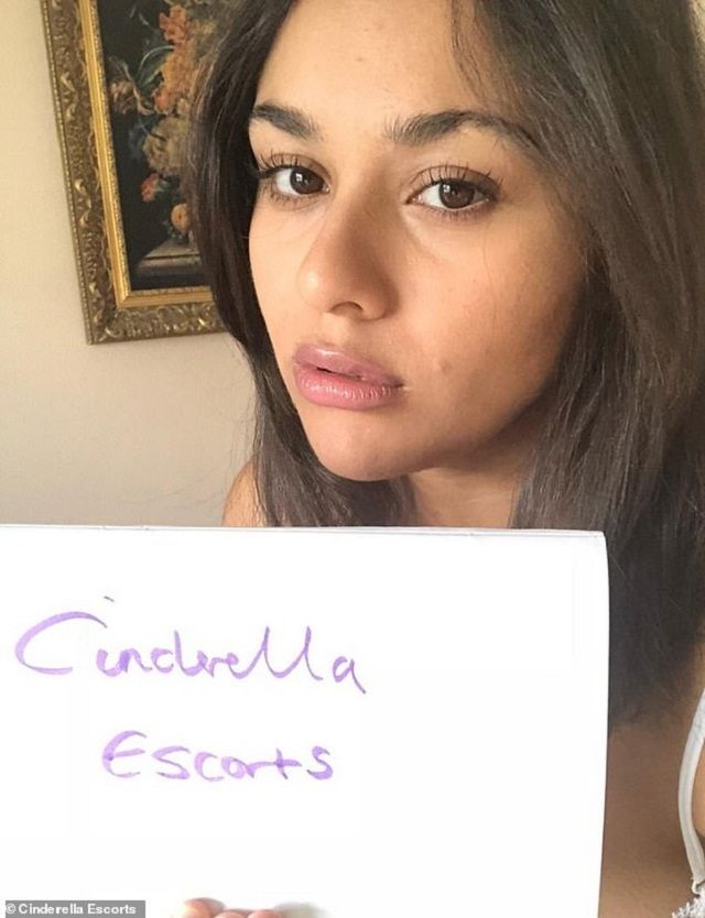 23-річна британка продала свою невинність політику за космічну суму: фото красуні - фото 358853