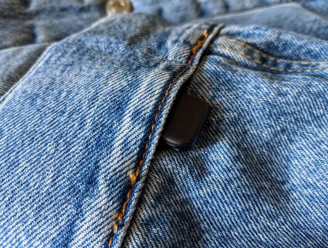 Google і Levi's випустили 'розумну' куртку, яка управляє музикою і робить селфі - фото 358885