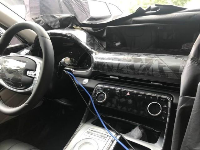 У мережі розсекретили дизайн інтер'єру кросовера Genesis - фото 359037