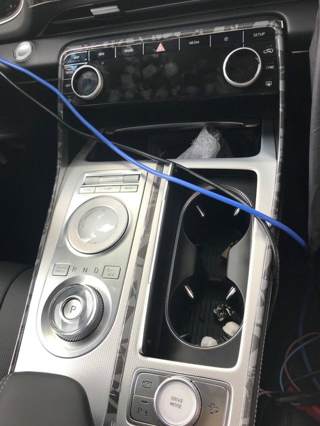 У мережі розсекретили дизайн інтер'єру кросовера Genesis - фото 359039