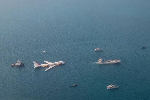 Літак на дні океану перетворили на незвичайний тематичний парк - фото 359346