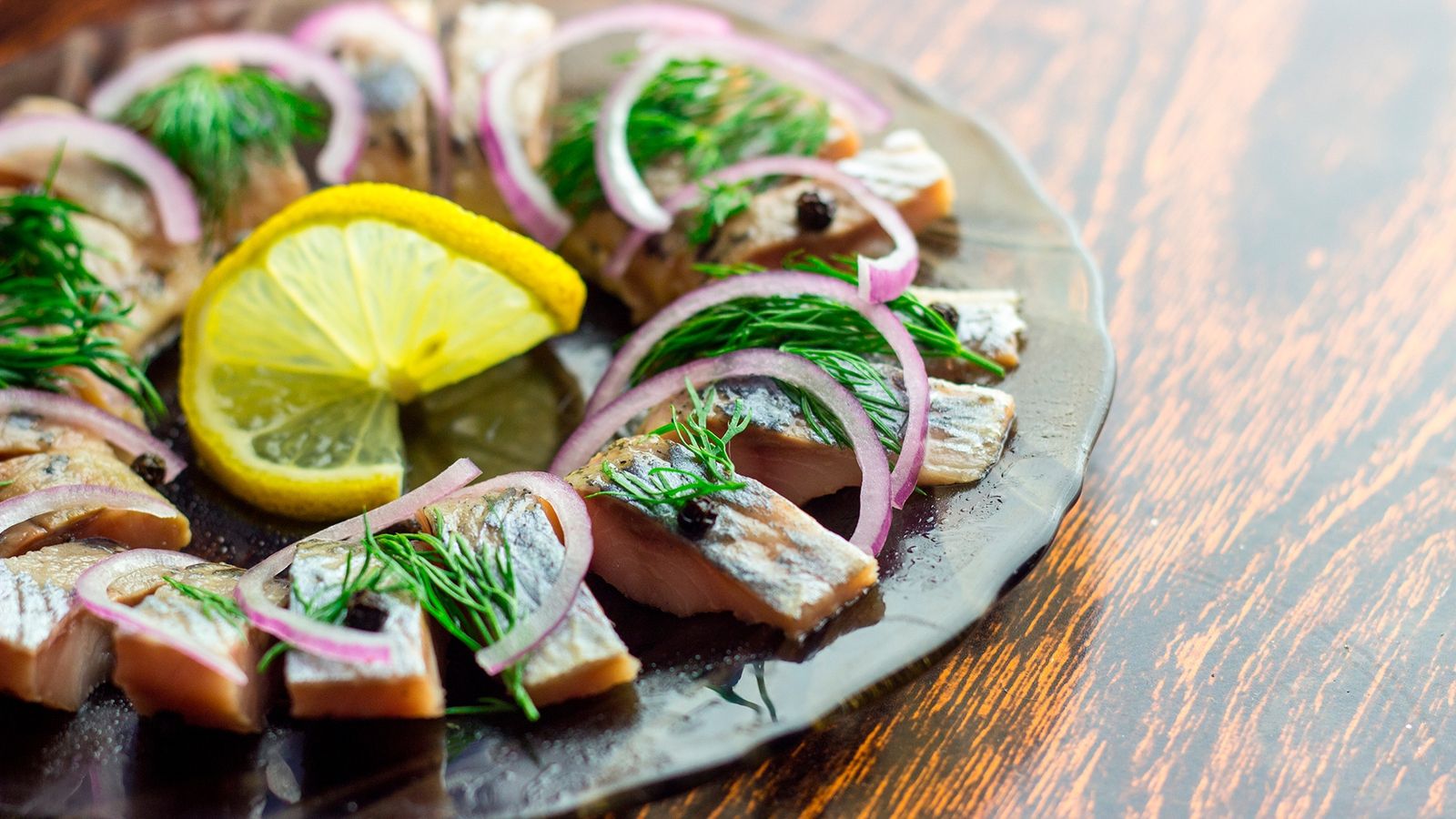 Як розібрати оселедець на філе за 2 хвилини: відео