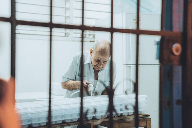 Життя на Кубі у вуличних знімках: яскраві кадри - фото 359409