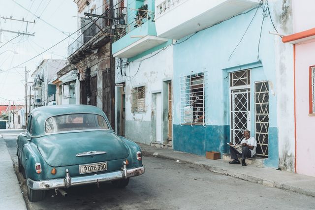 Життя на Кубі у вуличних знімках: яскраві кадри - фото 359414