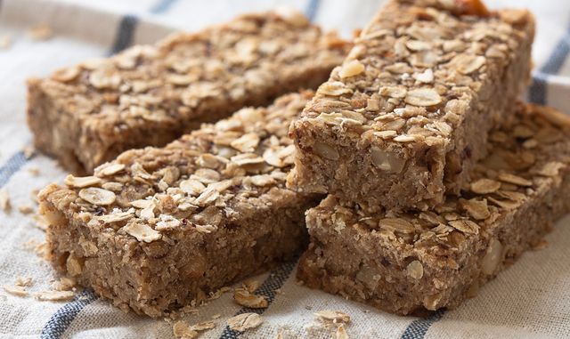 Не всі фітнес-батончики однаково корисні - фото 359568