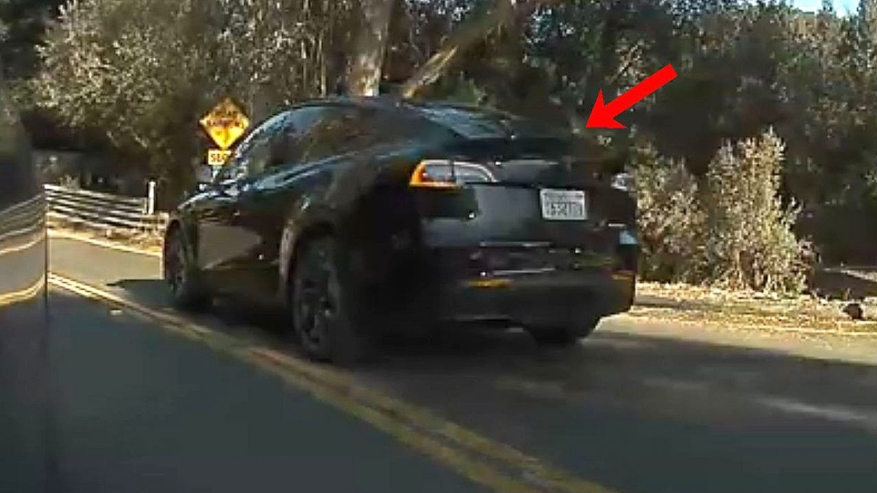 Електричний кросовер Tesla Model Y зняли на тестах