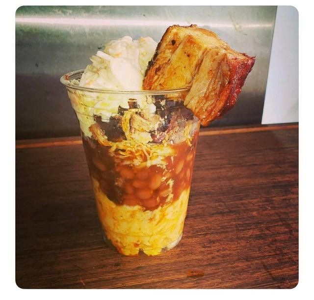 У долоньці та на лопаті: епічні фото дивної подачі страв у закладах - фото 359678