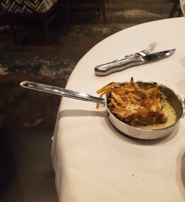 У долоньці та на лопаті: епічні фото дивної подачі страв у закладах - фото 359683