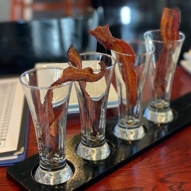 У долоньці та на лопаті: епічні фото дивної подачі страв у закладах - фото 359686