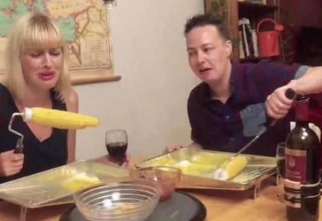 У долоньці та на лопаті: епічні фото дивної подачі страв у закладах - фото 359691