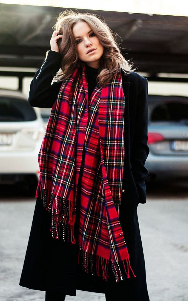 Як модно носити шарф цієї осені - фото 359766