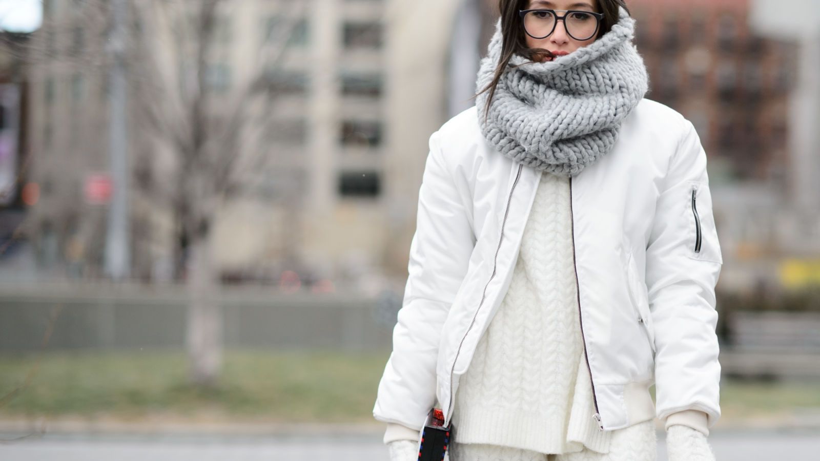 Як модно носити шарф цієї осені