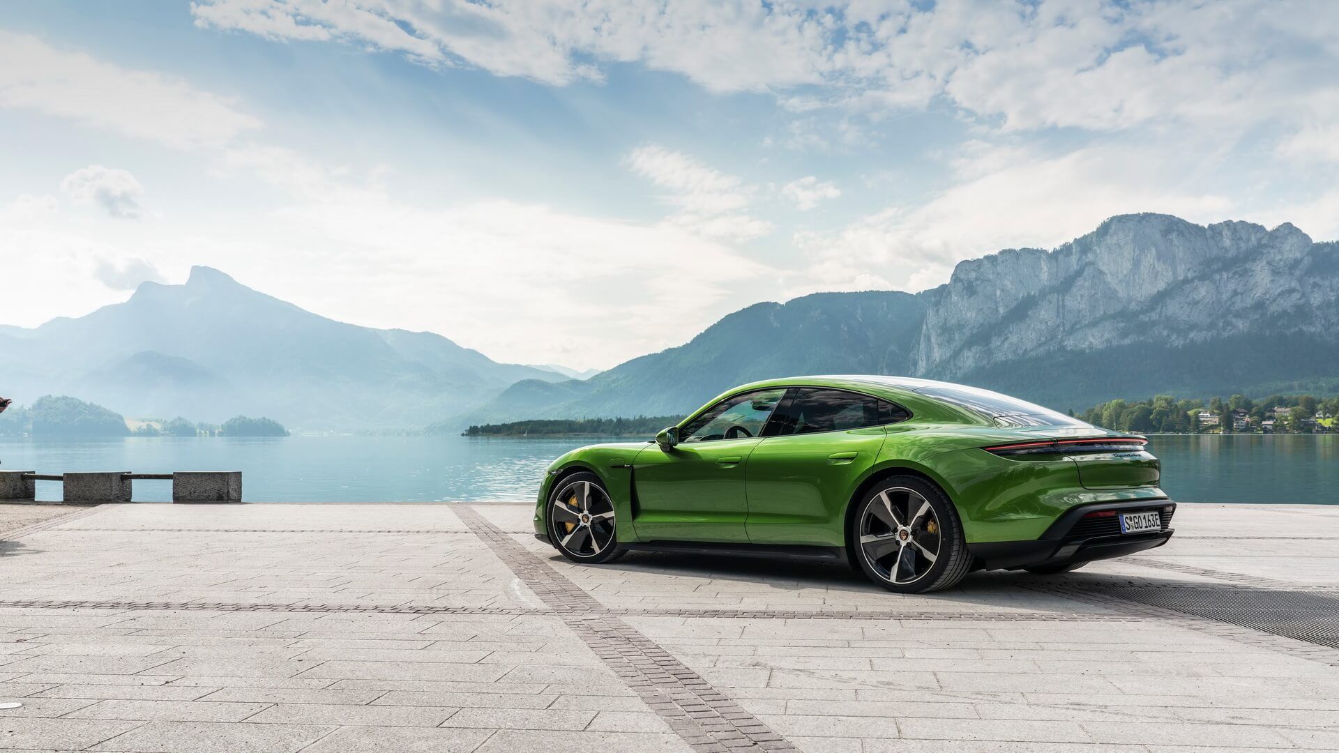 Відео збірки Porsche Taycan показали у мережі - фото 1