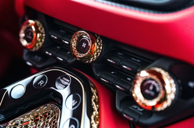 Aston Martin показав найдорожчу модель у своїй історії - фото 359829