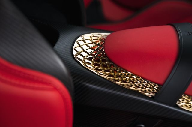 Aston Martin показав найдорожчу модель у своїй історії - фото 359832