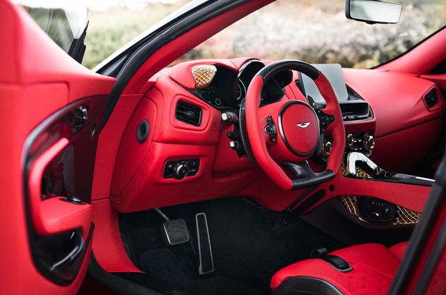 Aston Martin показав найдорожчу модель у своїй історії - фото 359833