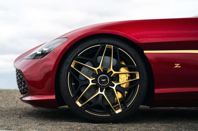 Aston Martin показав найдорожчу модель у своїй історії - фото 359837