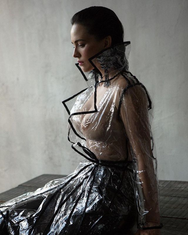 Даша Астаф'єва знялася топлес у гарячій фотосесії (18+) - фото 359869