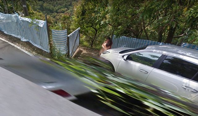 На Google Maps знайшли голу пару посеред вулиці: фотофакт (18+) - фото 360115