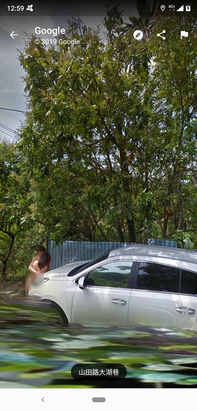 На Google Maps знайшли голу пару посеред вулиці: фотофакт (18+) - фото 360116