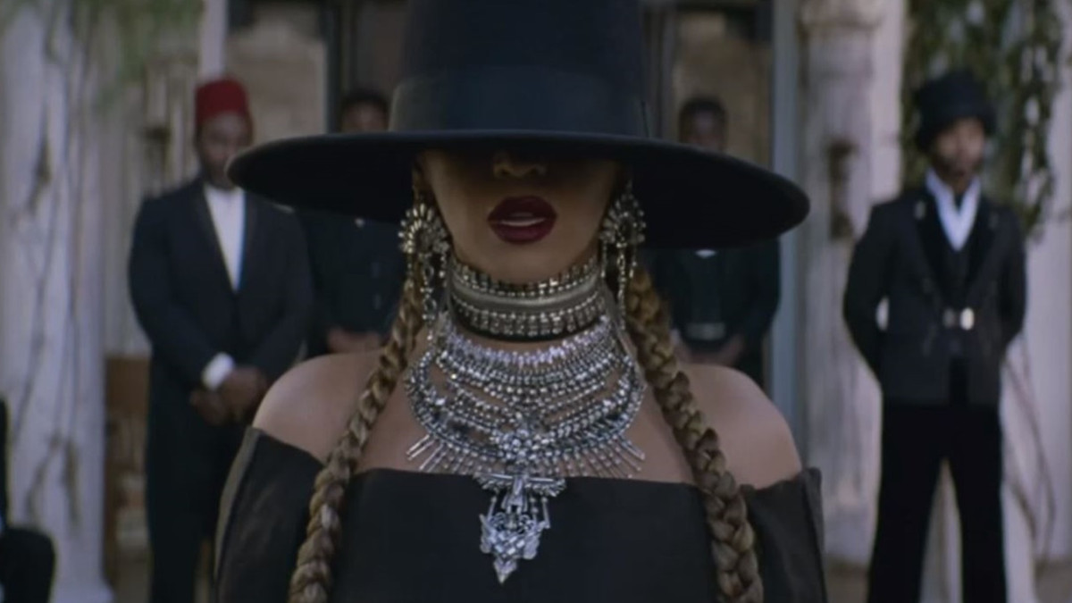 Beyoncé у кліпі Formation - фото 1