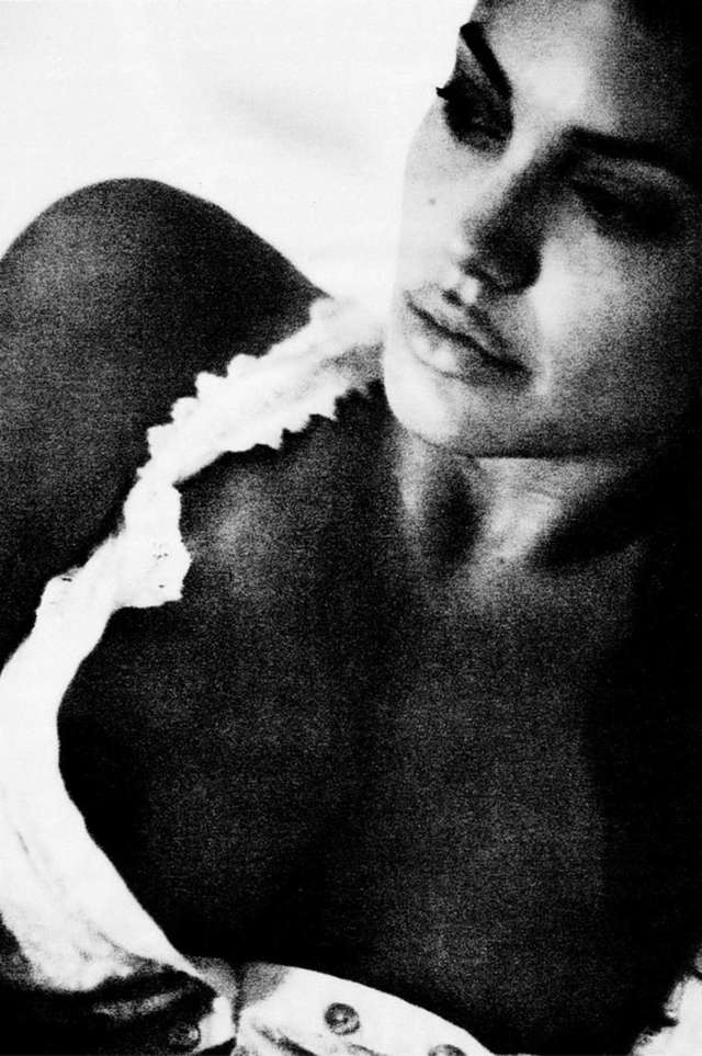 Унікальні фотографії Джолі, зроблені Бредом Піттом - фото 360381
