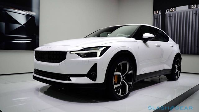 Volvo випустила конкурента Tesla Model 3 - фото 360580