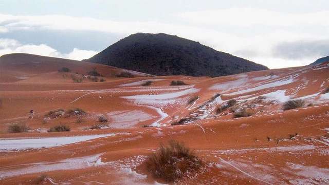 Неймовірні пейзажі засніженої пустелі Сахара - фото 360673