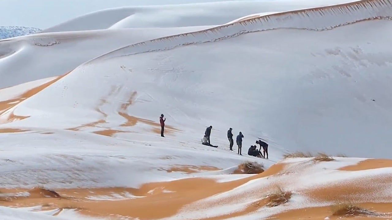 Неймовірні пейзажі засніженої пустелі Сахара