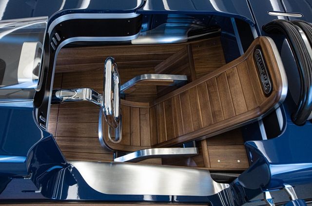 Представлений ретрофутуристичний родстер у стилі машин 30-х років - фото 360743