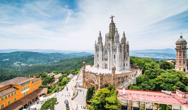 Барселона увійшла у першу десятку завантажених міст - фото 360766