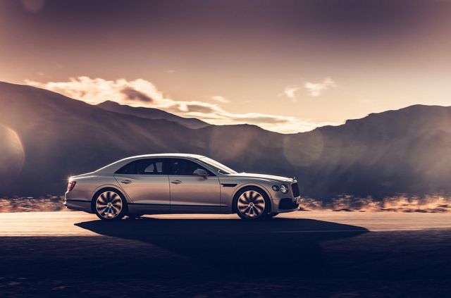 Bentley показала 'дуже чорну' версію нового Flying Spur - фото 360908