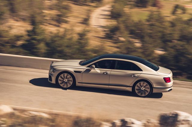 Bentley показала 'дуже чорну' версію нового Flying Spur - фото 360913