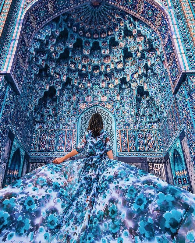 Красиві дівчата на тлі казкових краєвидів - фото 360970