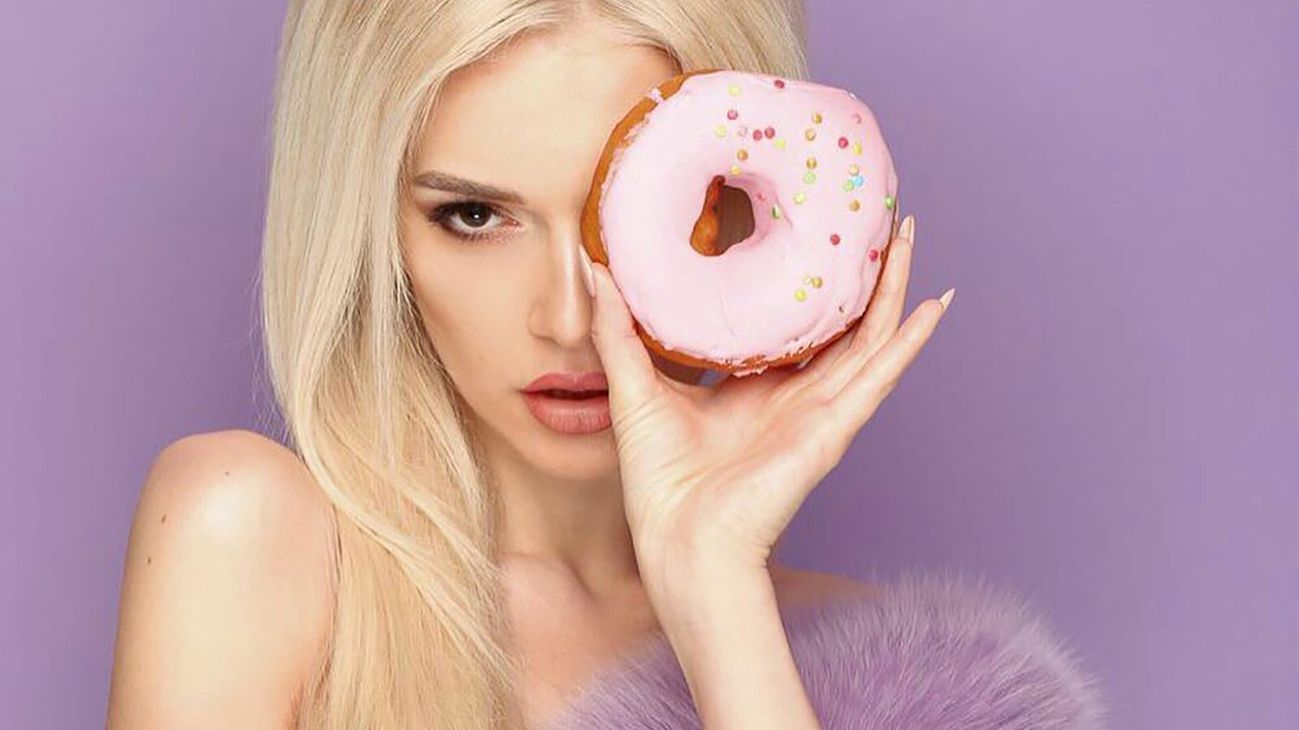 Спокуслива білявка з ВІА Гри показала ідеальну фігуру в білизні