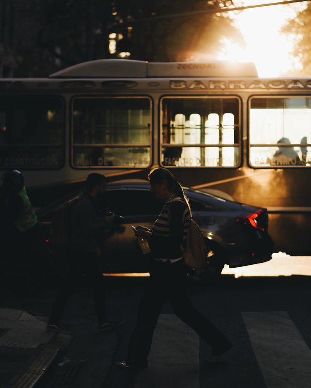 Ось чому варто мандрувати: яскраві фото барменки з Аргентини - фото 361244