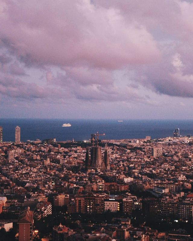 Ось чому варто мандрувати: яскраві фото барменки з Аргентини - фото 361259