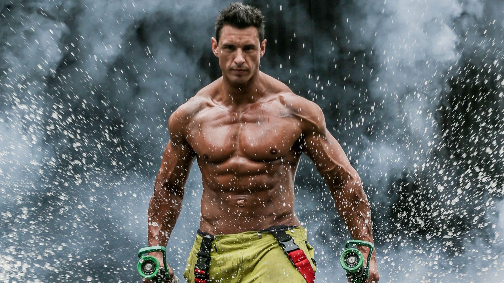 Гарячі австралійські пожежники потішили фанаток новим календарем