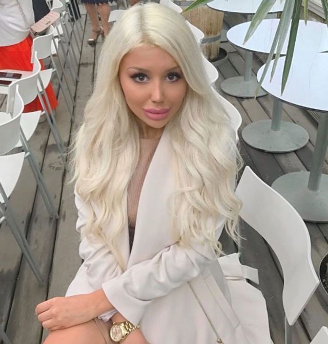 Дівчина витратила цілий статок заради зовнішності Барбі - фото 361464