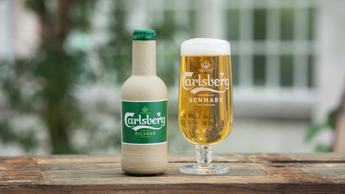Carlsberg презентував паперову пляшку пива - фото 1