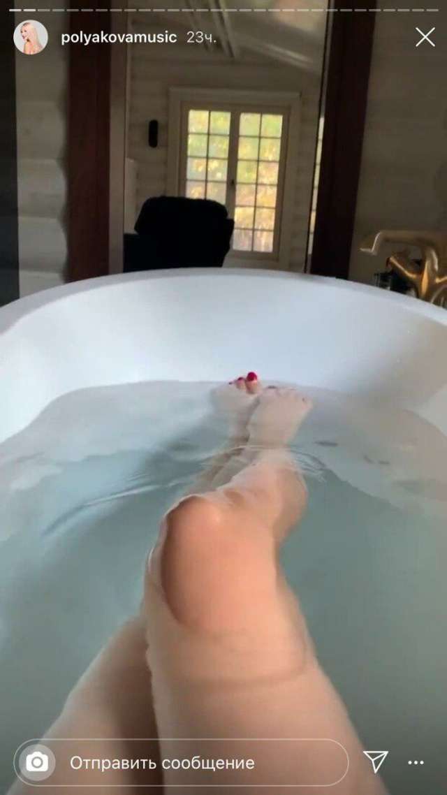 Оля Полякова засвітила карколомні ніжки у ванній - фото 361699