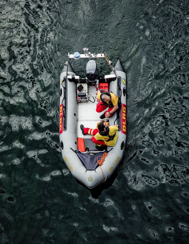Люди на човнах і катерах: фотограф показав ідеальні вихідні - фото 361753