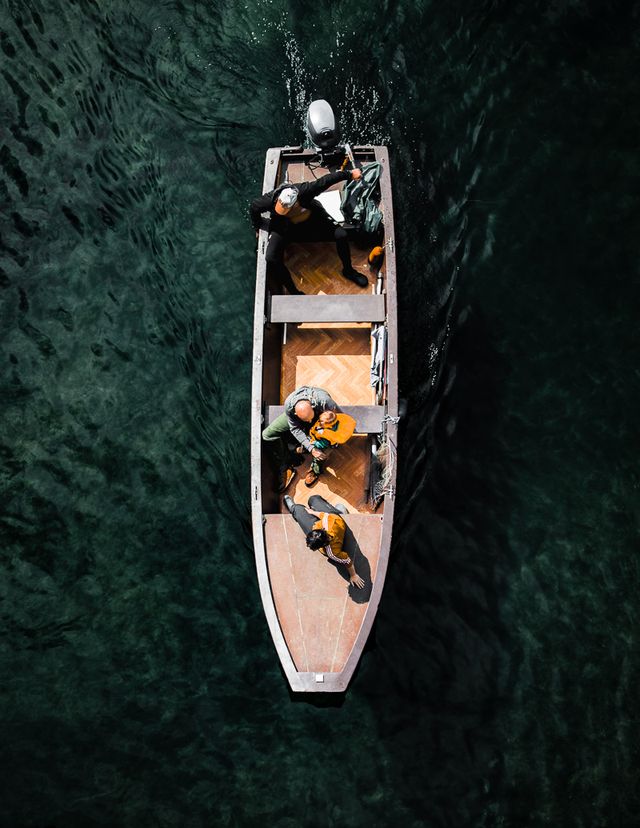 Люди на човнах і катерах: фотограф показав ідеальні вихідні - фото 361766