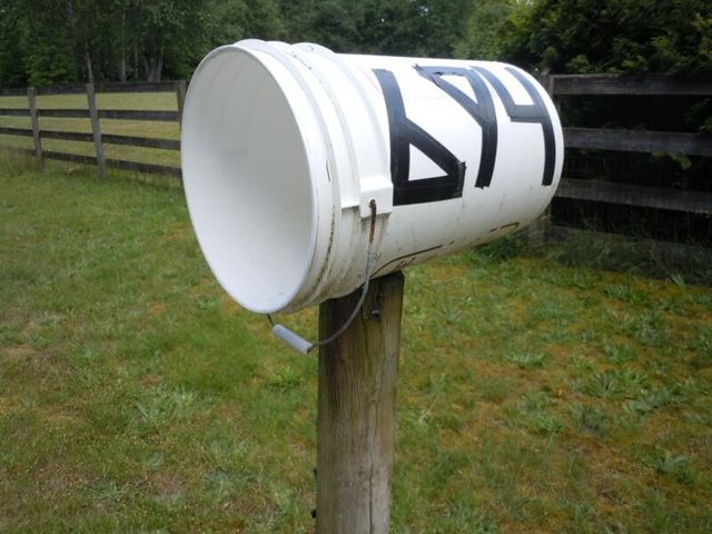 Креативі поштові скриньки, які дивують і лякають: фото - фото 361805